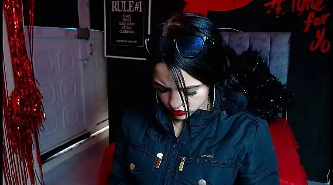 Snapshot of Violettasquirt chatting on March 21, 4:29 pm Violettasquirt online show from March 21, 4:29 pm