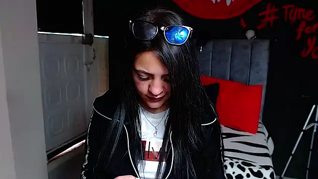 Violettasquirt online show from March 24, 1:33 pm