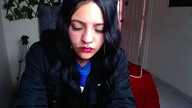 Violettasquirt online show from May 29, 2:12 pm