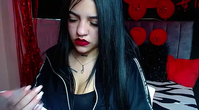 Snapshot of Violettasquirt chatting on March 8, 1:57 pm Violettasquirt online show from March 8, 1:57 pm