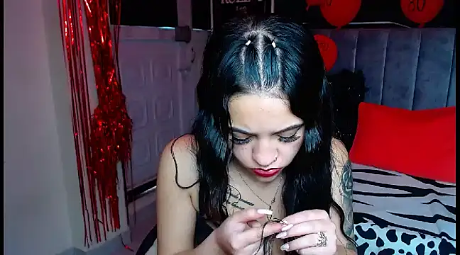 Snapshot of Violettasquirt chatting on March 14, 6:18 pm Violettasquirt online show from March 14, 6:18 pm