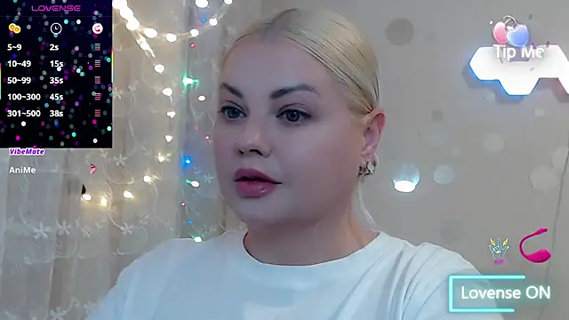 Snapshot of JewellKiss7 chatting on July 6, 7:49 pm JewellKiss7 online show from July 6, 7:49 pm