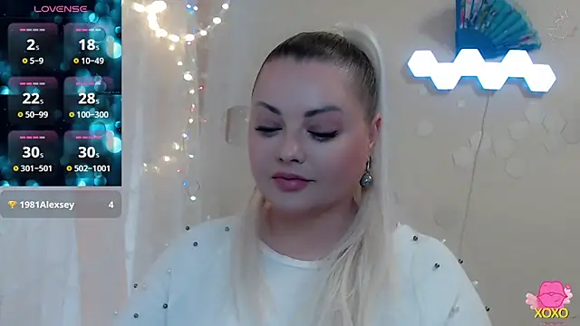 JewellKiss7 online show from May 16, 1:32 pm