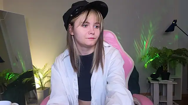 CiriRianonn online show from September 28, 4:30 am