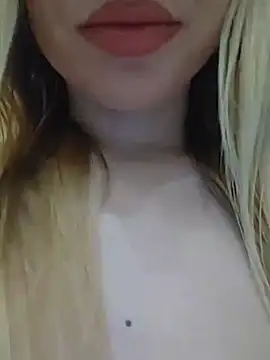 Snapshot of Linda_999 chatting on March 20, 11:56 pm Linda 999 online show from March 20, 11:56 pm