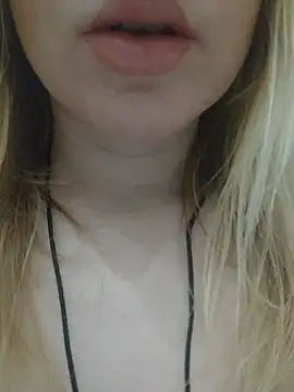 Snapshot of Linda_999 chatting on February 9, 9:05 am Linda 999 online show from February 9, 9:05 am