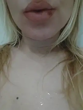 Snapshot of Linda_999 chatting on February 20, 10:48 am Linda 999 online show from February 20, 10:48 am