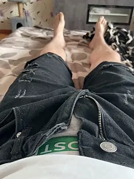 red red00 online show from March 5, 6:10 am