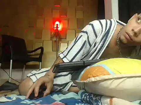 latinboydig online show from January 21, 6:43 am