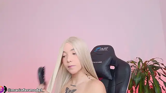 Mariafer05 online show from April 7, 4:20 pm