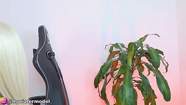 Mariafer05 online show from March 4, 4:04 pm