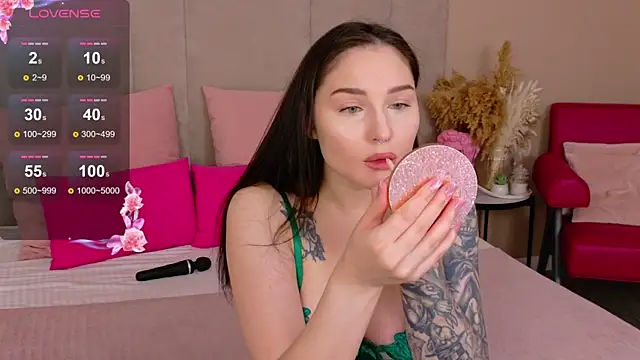 RoxiLester online show from September 14, 5:08 am