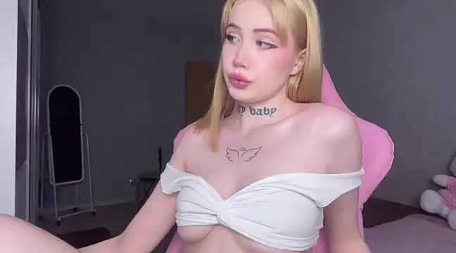 Snapshot of hanna_cry_baby chatting on March 3, 12:28 pm hanna cry baby online show from March 3, 12:28 pm
