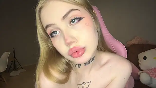 Snapshot of hanna_cry_baby chatting on March 21, 4:51 pm hanna cry baby online show from March 21, 4:51 pm