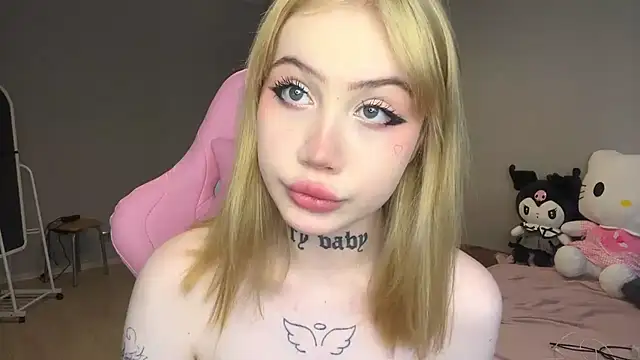 Snapshot of hanna_cry_baby chatting on March 16, 12:55 pm hanna cry baby online show from March 16, 12:55 pm