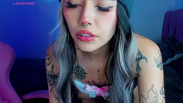 Snapshot of adri_tom44 chatting on December 2, 2:48 am adri tom44 online show from December 2, 2:48 am