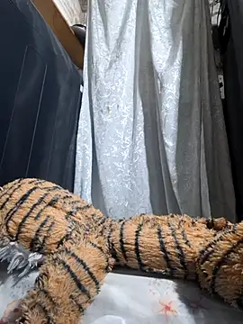 LunaDrago online show from March 28, 12:28 pm