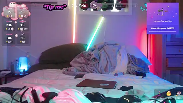 Funsizedshenanigans online show from December 18, 10:57 pm