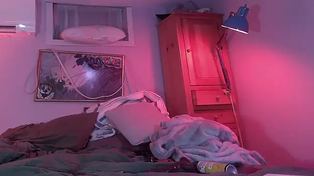 Funsizedshenanigans online show from December 3, 10:56 am