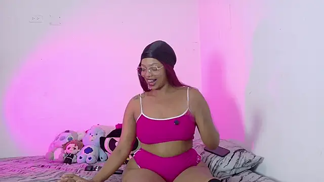 Snapshot of KetraWesttt chatting on November 25, 2:45 am KetraWesttt online show from November 25, 2:45 am