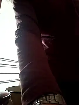 Pineapple04 online show from January 9, 9:05 am