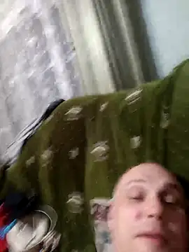 Snapshot of Pineapple04 chatting on November 9, 8:13 pm Pineapple04 online show from November 9, 8:13 pm