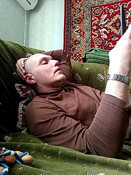 Pineapple04 online show from February 11, 10:15 am