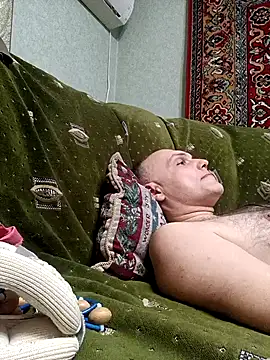 Snapshot of Pineapple04 chatting on December 14, 6:35 pm Pineapple04 online show from December 14, 6:35 pm