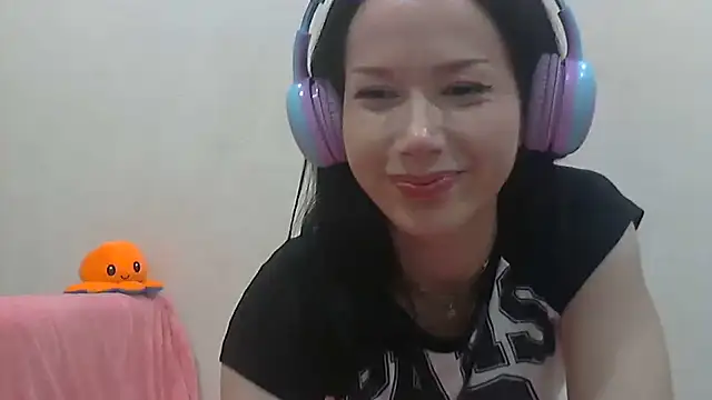 Snapshot of SashaGrinch chatting on February 2, 9:34 pm SashaGrinch online show from February 2, 9:34 pm