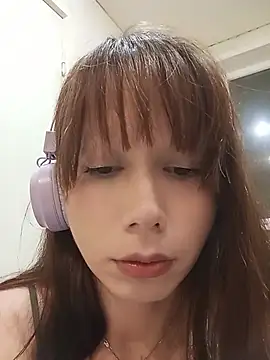 Snapshot of SashaGrinch chatting on April 4, 10:05 pm SashaGrinch online show from April 4, 10:05 pm