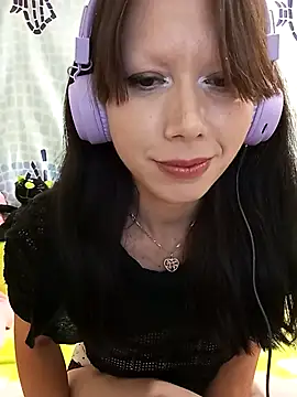 Snapshot of SashaGrinch chatting on September 21, 6:35 pm SashaGrinch online show from September 21, 6:35 pm