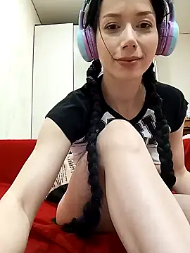 Snapshot of SashaGrinch chatting on December 13, 3:32 pm SashaGrinch online show from December 13, 3:32 pm