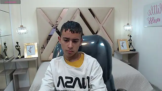 Snapshot of Xavii18 chatting on January 21, 12:18 pm Xavii18 online show from January 21, 12:18 pm