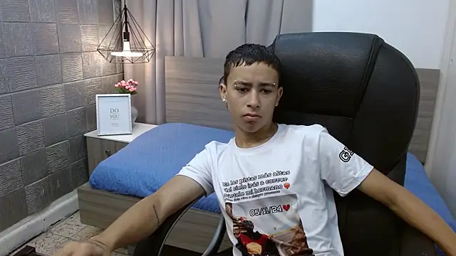 Snapshot of Xavii18 chatting on December 5, 4:06 pm Xavii18 online show from December 5, 4:06 pm