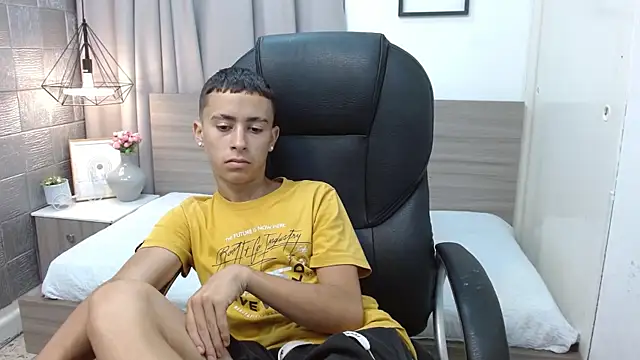 Snapshot of Xavii18 chatting on February 6, 5:09 pm Xavii18 online show from February 6, 5:09 pm