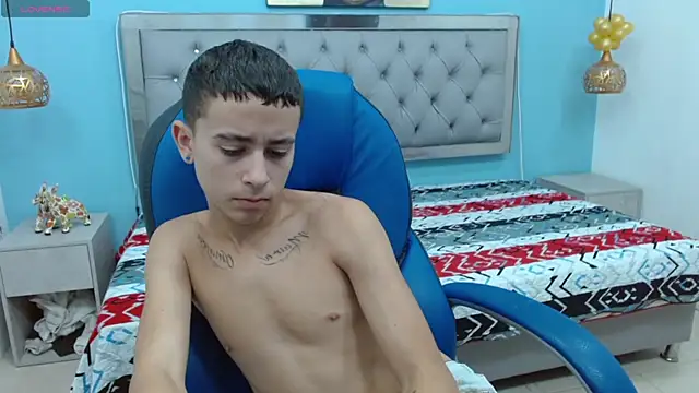 Snapshot of Xavii18 chatting on February 20, 7:30 pm Xavii18 online show from February 20, 7:30 pm