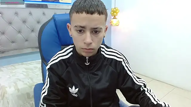 Snapshot of Xavii18 chatting on March 5, 12:55 pm Xavii18 online show from March 5, 12:55 pm