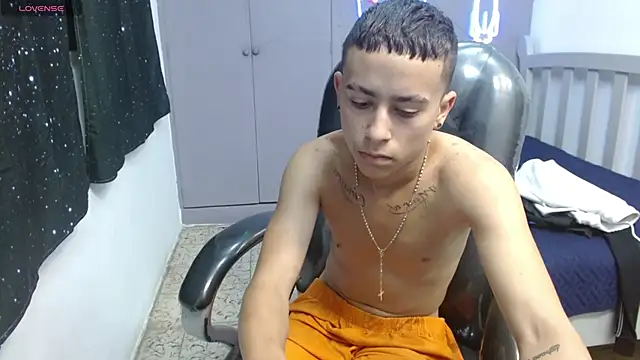 Snapshot of Xavii18 chatting on March 7, 1:07 pm Xavii18 online show from March 7, 1:07 pm