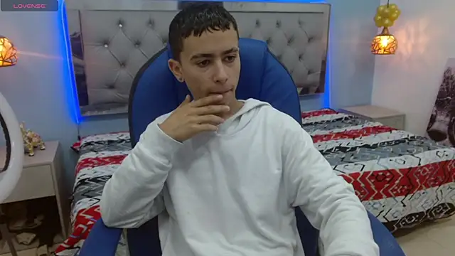 Snapshot of Xavii18 chatting on February 25, 1:43 pm Xavii18 online show from February 25, 1:43 pm