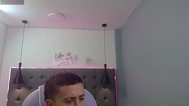 Snapshot of Xavii18 chatting on March 11, 4:29 pm Xavii18 online show from March 11, 4:29 pm