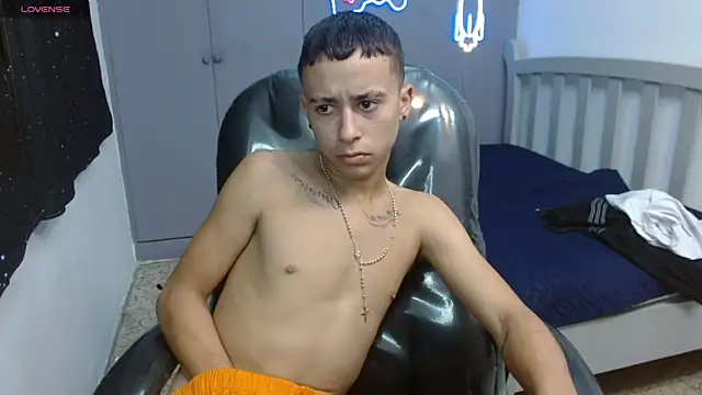 Snapshot of Xavii18 chatting on March 5, 7:17 pm Xavii18 online show from March 5, 7:17 pm