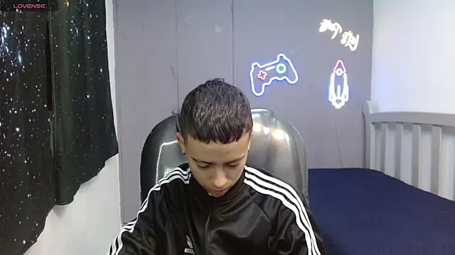 Snapshot of Xavii18 chatting on March 6, 1:14 pm Xavii18 online show from March 6, 1:14 pm