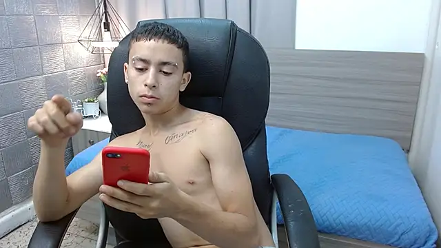 Snapshot of Xavii18 chatting on December 4, 7:17 pm Xavii18 online show from December 4, 7:17 pm