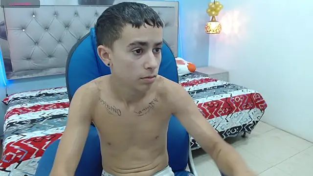 Snapshot of Xavii18 chatting on February 23, 4:35 pm Xavii18 online show from February 23, 4:35 pm