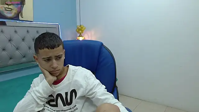 Snapshot of Xavii18 chatting on February 5, 1:00 pm Xavii18 online show from February 5, 1:00 pm