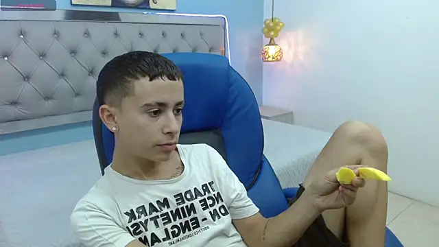 Snapshot of Xavii18 chatting on February 11, 3:51 pm Xavii18 online show from February 11, 3:51 pm