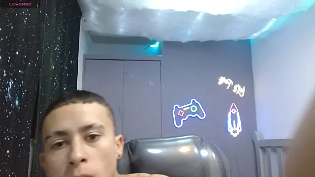 Snapshot of Xavii18 chatting on March 6, 4:38 pm Xavii18 online show from March 6, 4:38 pm