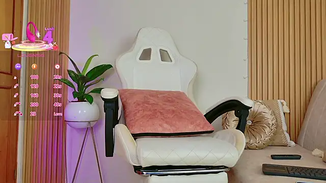 EmilyRive online show from November 29, 11:10 am