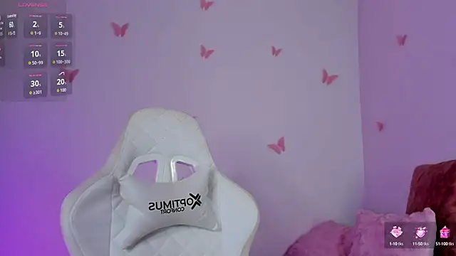 Snapshot of EmilyRive chatting on October 19, 9:39 pm EmilyRive online show from October 19, 9:39 pm