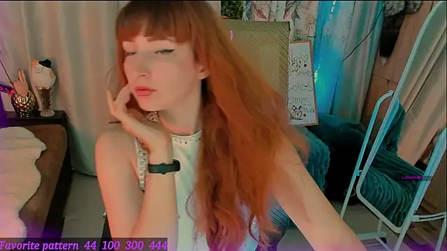 Snapshot of Toxic_Ellies chatting on May 9, 2:53 pm Toxic Ellies online show from May 9, 2:53 pm